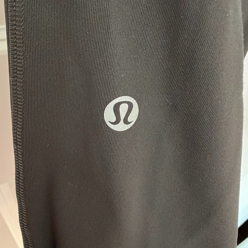 LuLuLemon Swift Speed High Rise Crop 23” Graphite Grey 8 Pockets Reflective - Picture 10 of 15